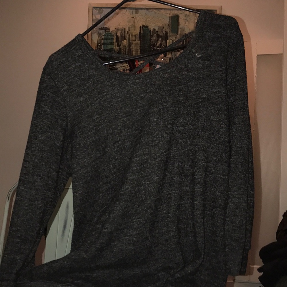 Black 3/4 sleeve shirt.